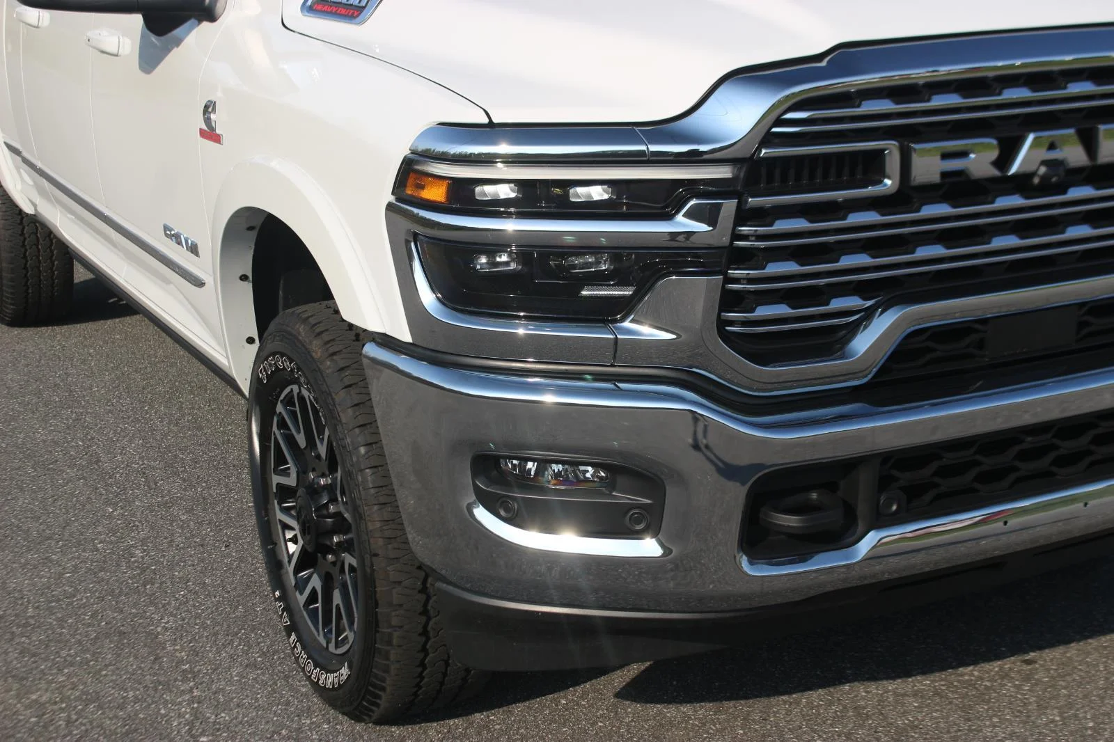 Used 2025 White Ram Limited image 9