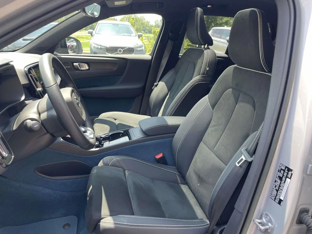 Used 2023 Silver Dawn Metallic Volvo Ultimate image 8