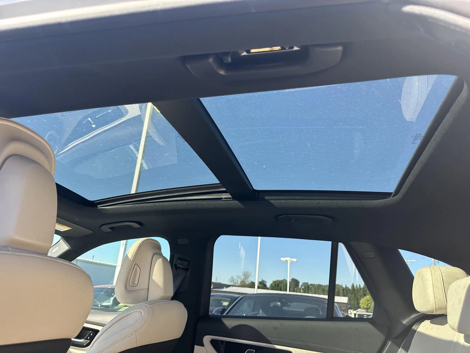 Used 2023 Polar White Mercedes-Benz GLC 300 image 37