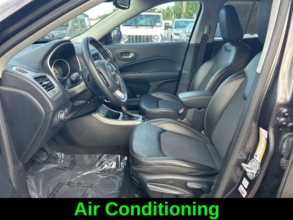 Used 2019 Gray Jeep Latitude image 11