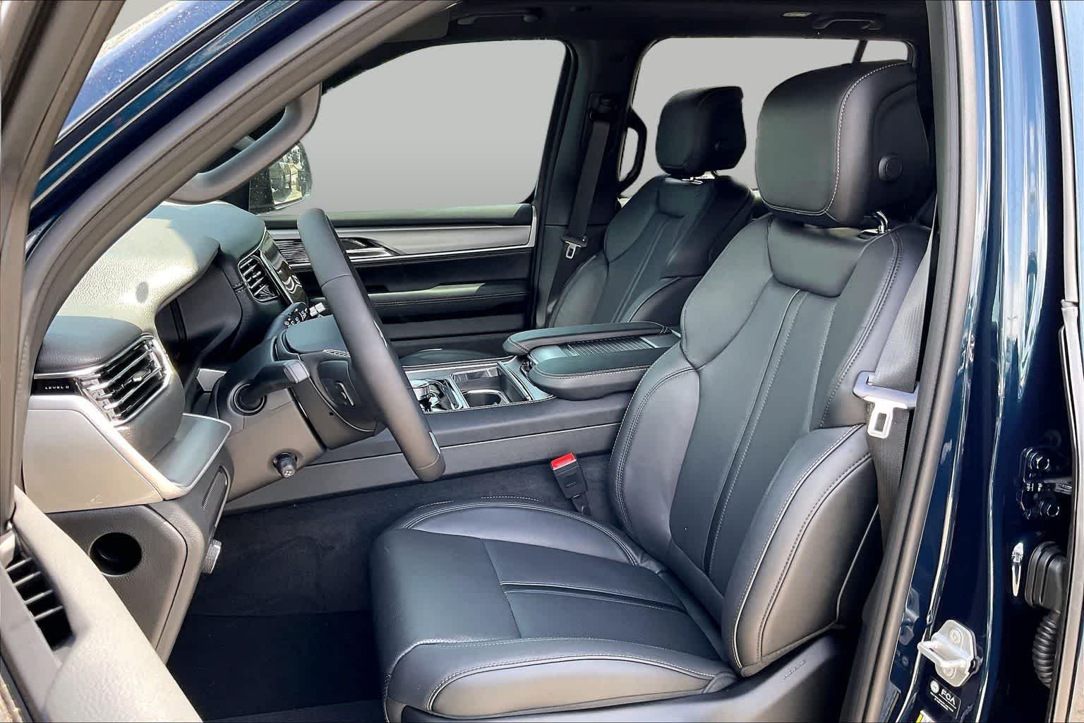 New 2026 Fathom Blue Pearlcoat Jeep Limited Altitude image 7