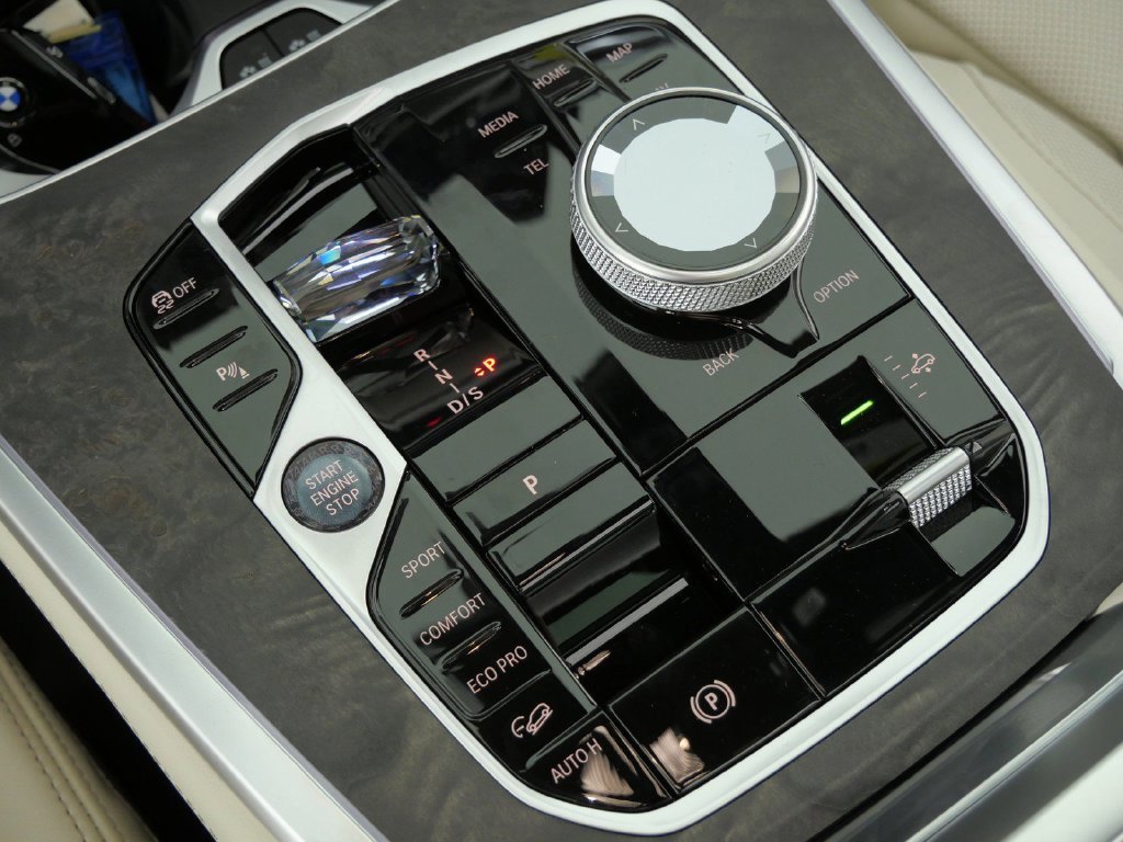 Used 2027 Mineral White Metallic BMW xDrive40i image 49
