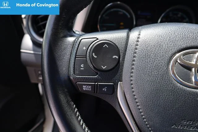 Used 2016 Super White Toyota XLE image 9