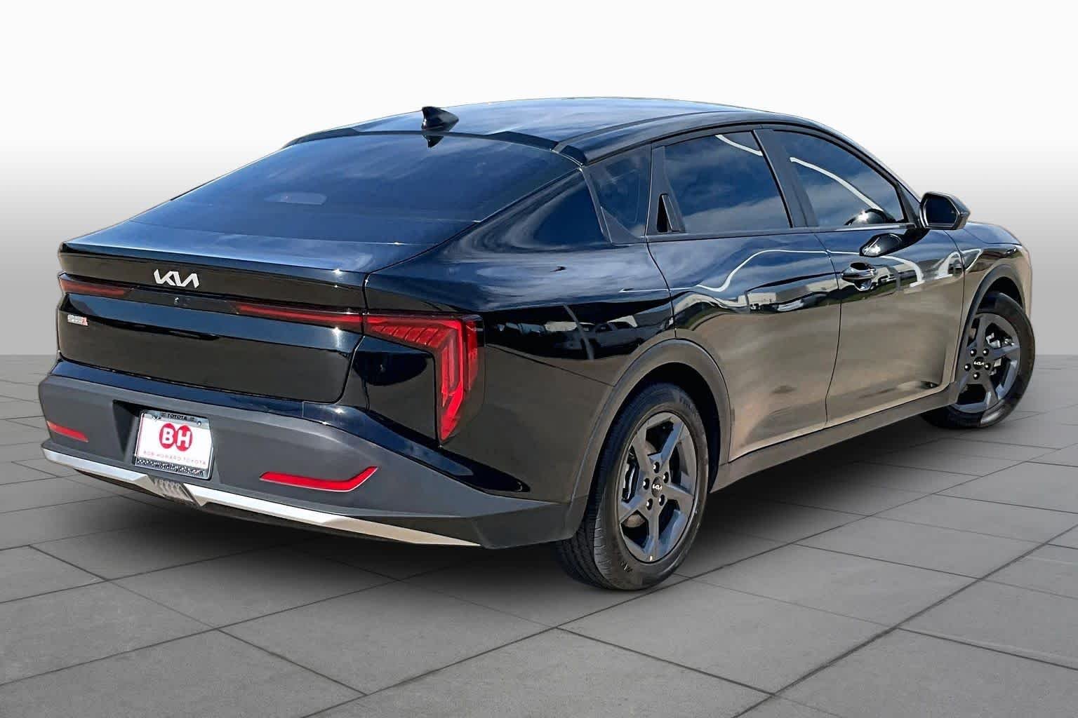 2025 Kia K4 LXS - Photo 12