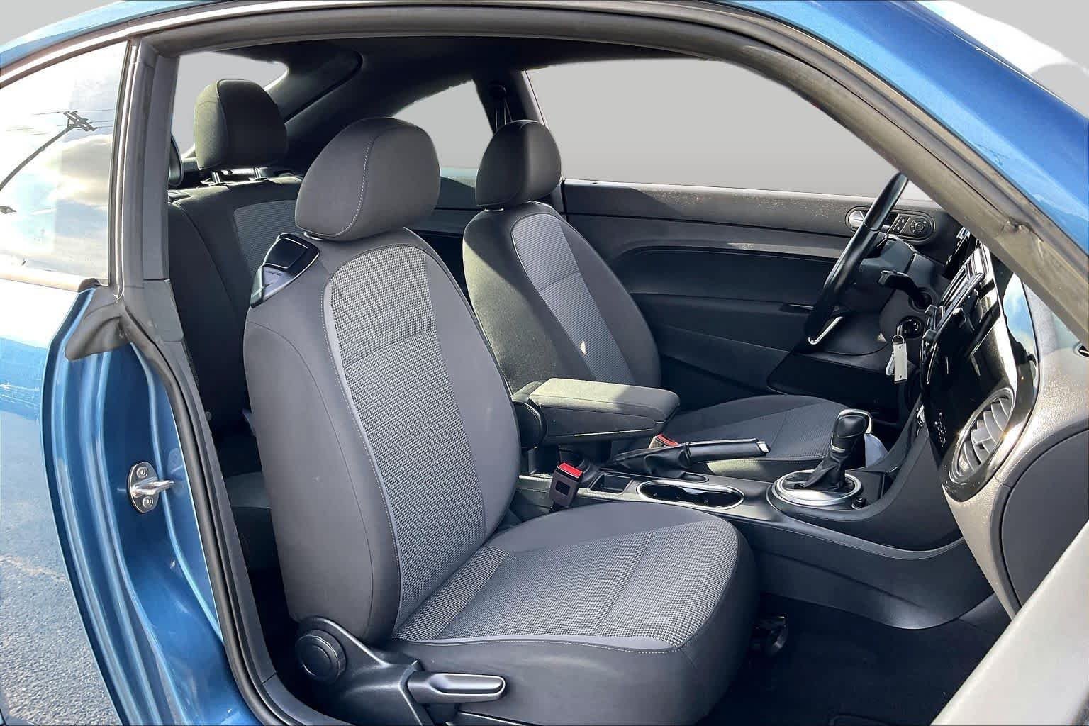 Used 2019 Silk Blue Metallic Volkswagen S image 8