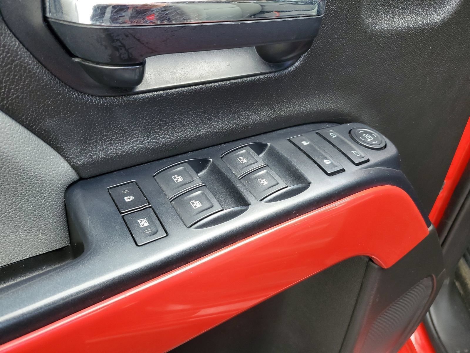 Used 2018 Red Chevrolet Custom image 11
