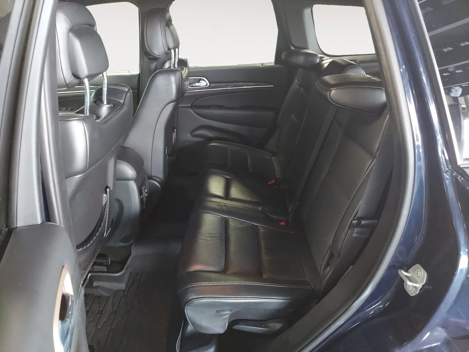 Used 2015 True Blue Pearlcoat Jeep Overland image 24