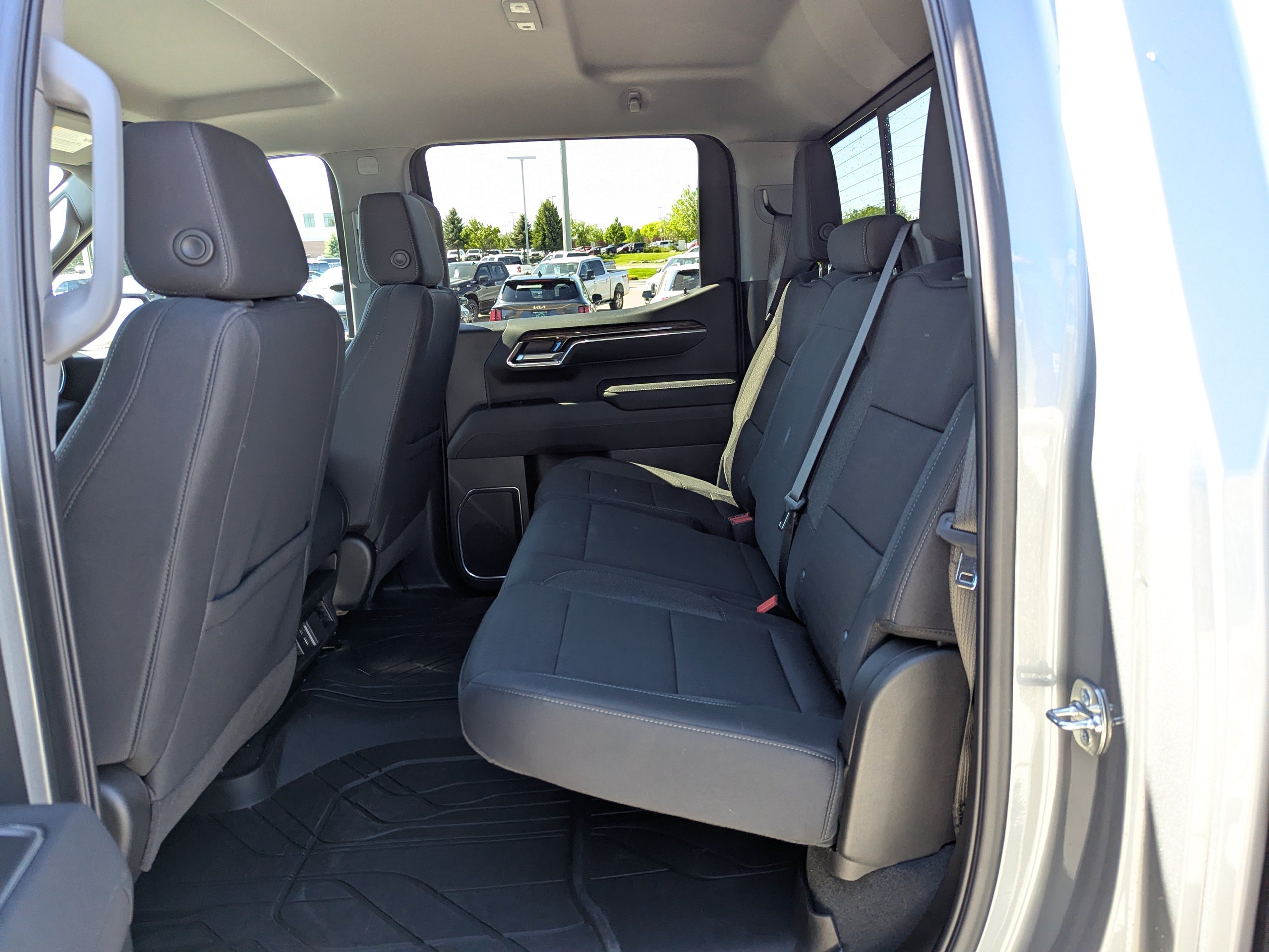 New 2025 Sterling Gray Metallic Chevrolet LT image 29