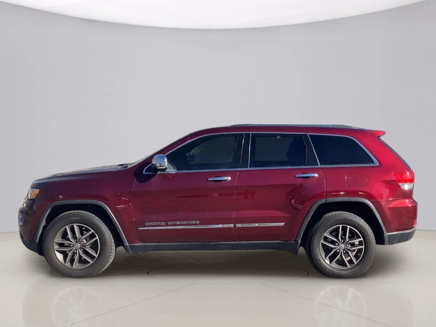 Used 2018 Red Jeep LIMITED image 3