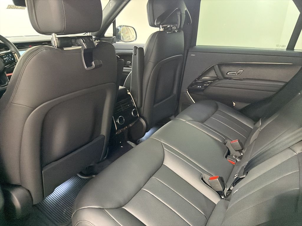 New 2026 Charente Grey Land Rover Dynamic SE P530 V8 image 10