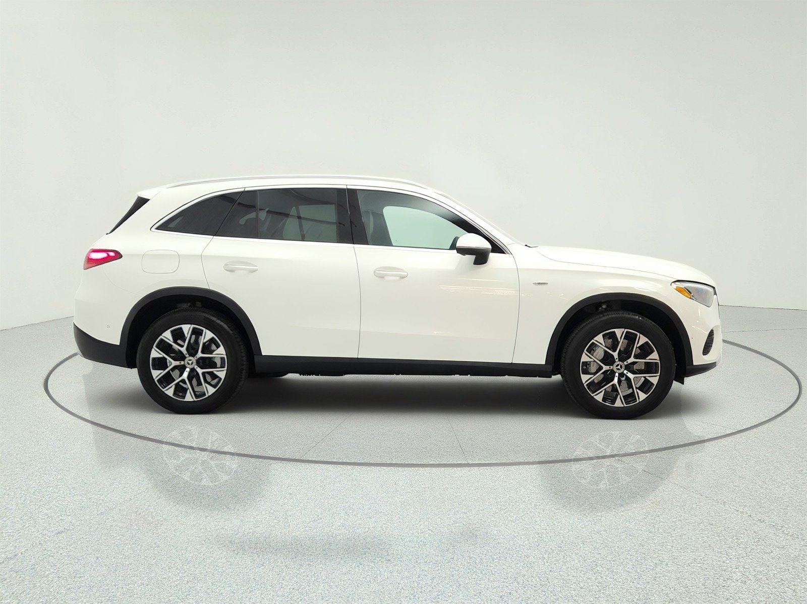 Used 2025 Polar White Mercedes-Benz GLC 350e 4MATIC® SUV image 4