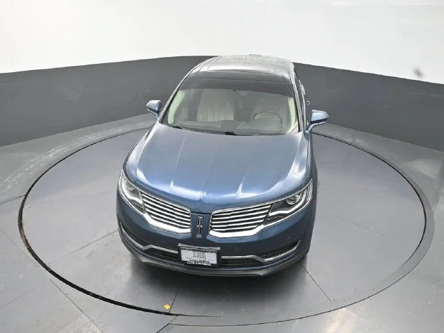 Used 2016 Blue Lincoln Reserve image 13
