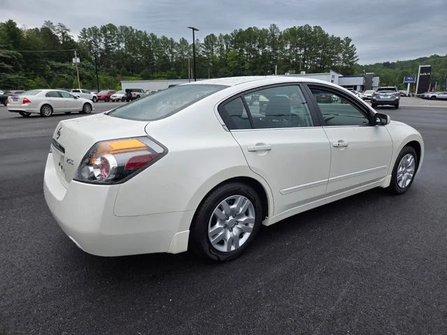 Used 2009 White Nissan 2.5 S image 8