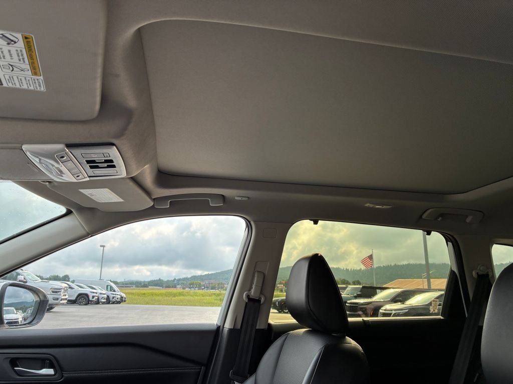 Used 2024 White Nissan SV image 18