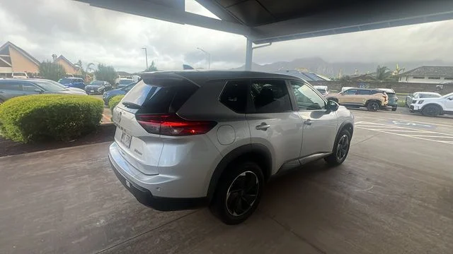 Used 2024 Silver Nissan SV image 5