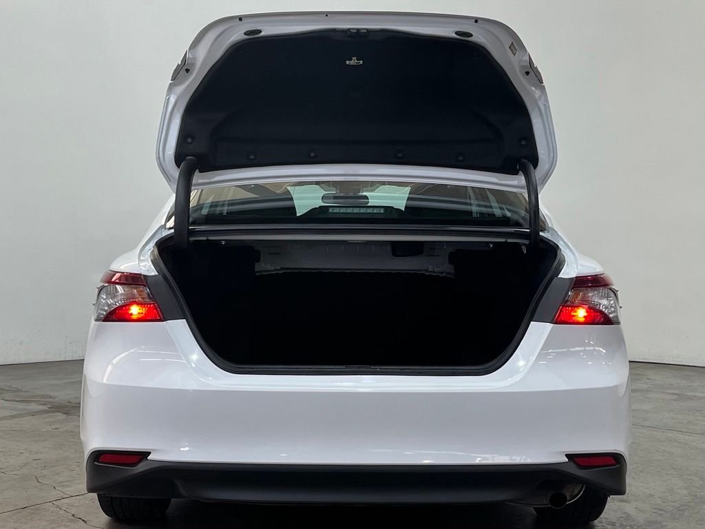 Used 2023 Ice Toyota LE image 12