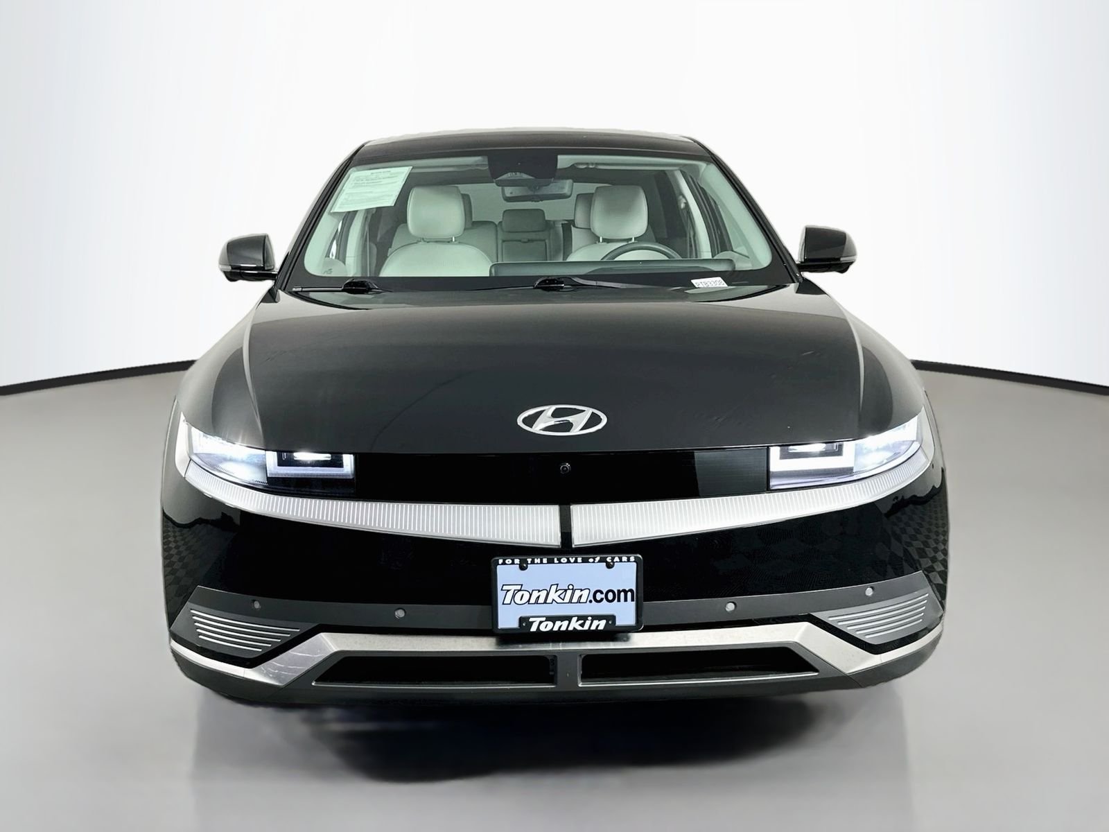 Used 2024 Abyss Black Hyundai Limited image 2