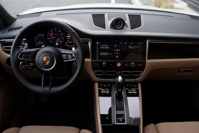 2026 Porsche Macan - Photo 13