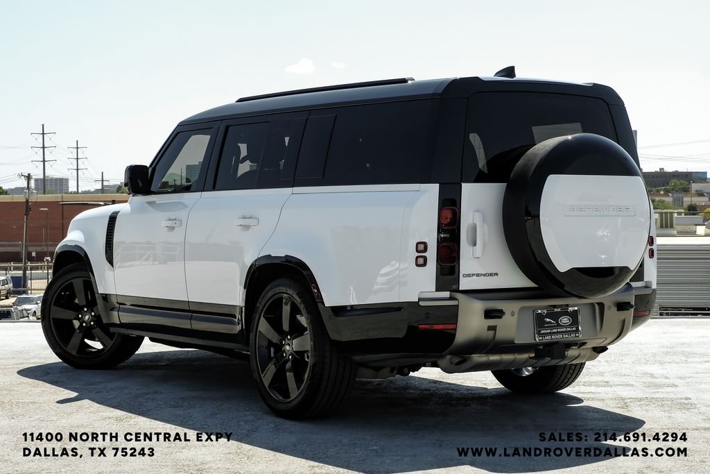 Used 2025 Fuji White Land Rover X-Dynamic SE image 7