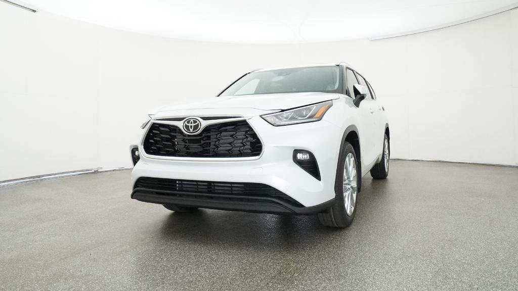 2026 Toyota Highlander Limited - Photo 16