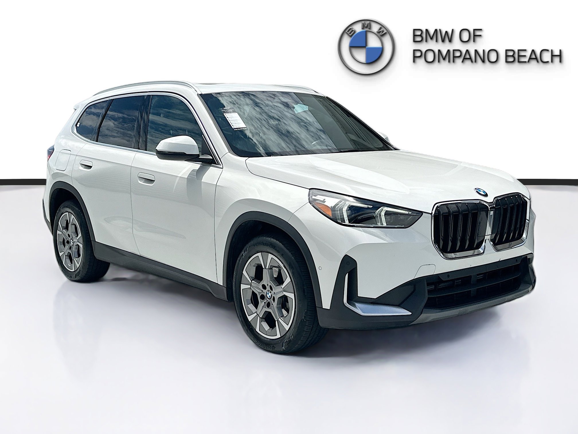 Used 2023 Alpine White BMW xDrive28i image 1