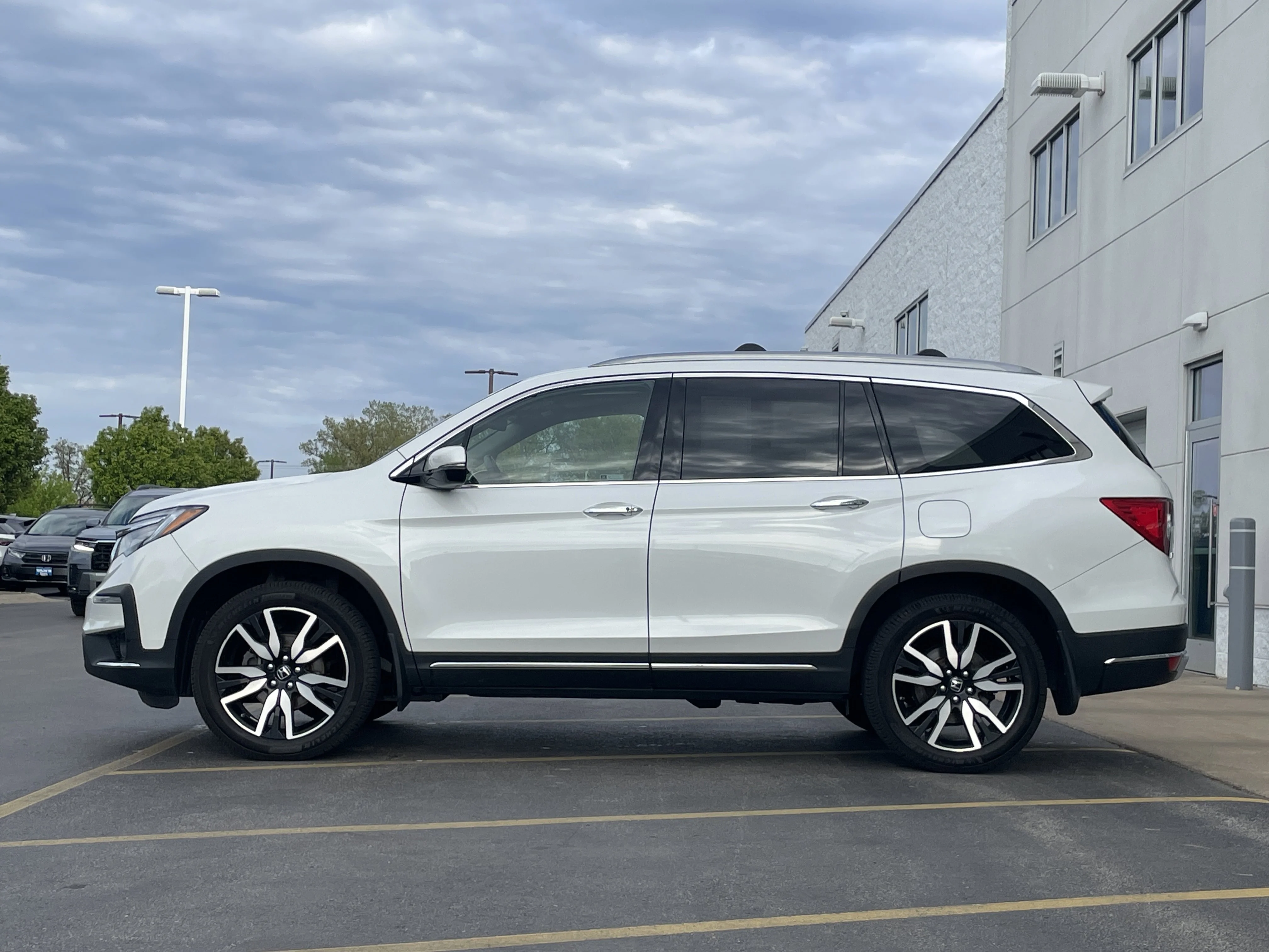 Certified Used 2022 Platinum White Pearl Honda Touring 7-Passenger image 5