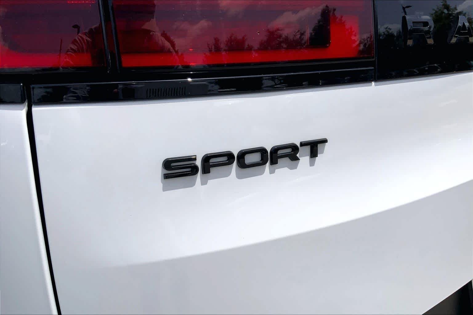 Used 2025 Fuji White Land Rover SE image 10