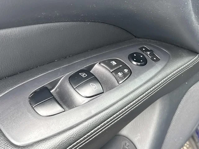 Used 2020 Blue Nissan SV image 25