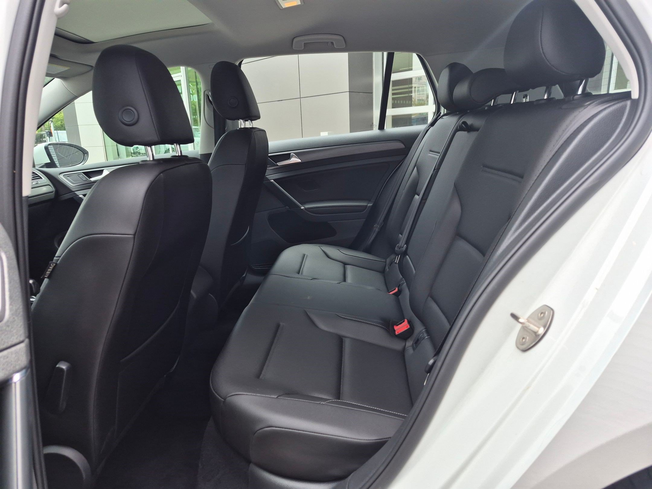 Used 2018 Pure White Volkswagen S image 23