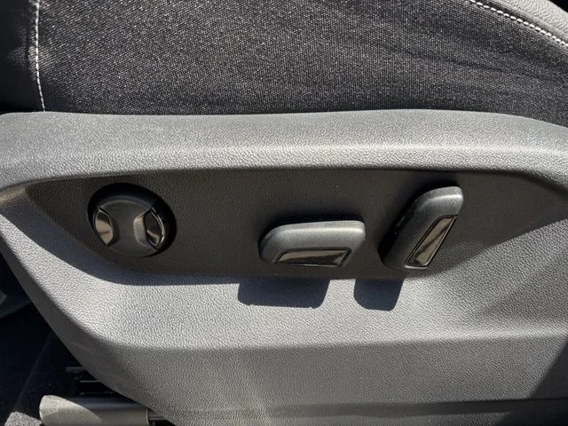 New 2026 Silver Volkswagen 2.0T SE w/Technology image 21