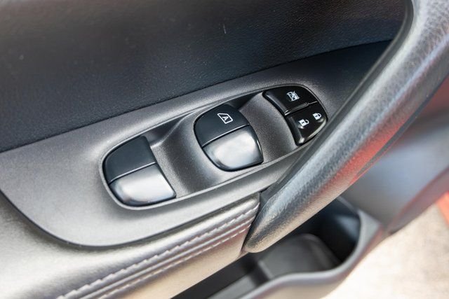 Used 2022 Red Nissan S image 17