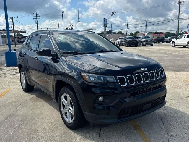 Used 2023 Black Jeep Latitude image 5