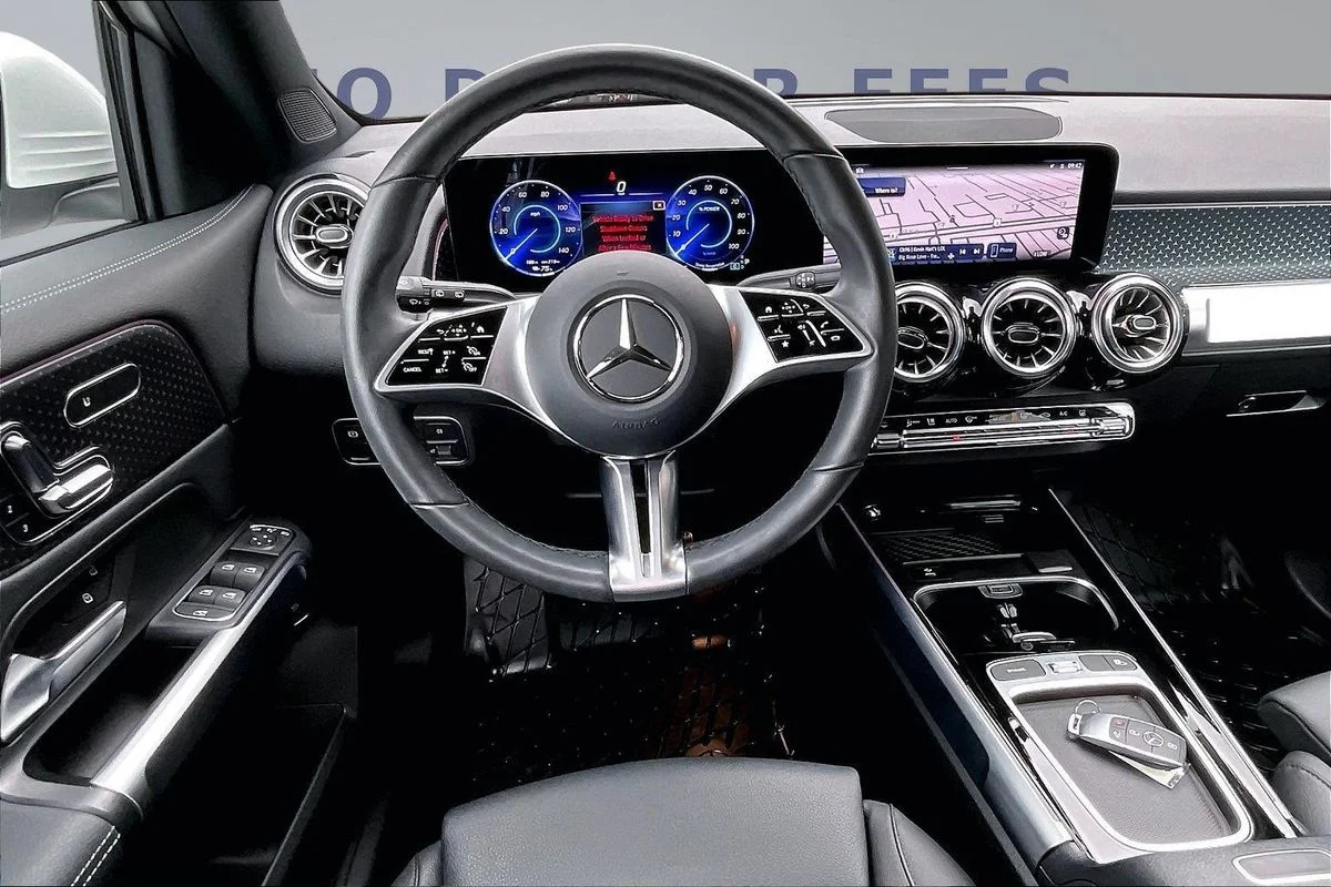 Used 2024  Mercedes-Benz 4MATIC® image 8