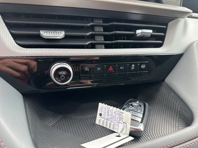 New 2026 Star White Metallic Tri-Coat Ford Active image 44