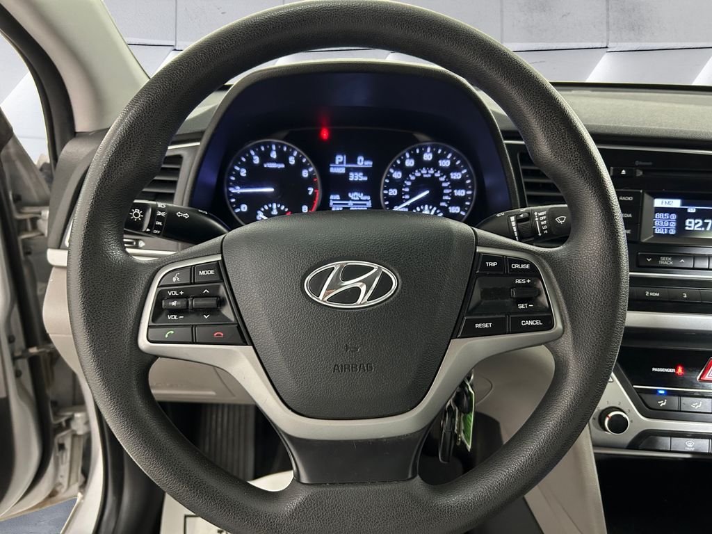 Used 2017 Silver Hyundai SE image 9