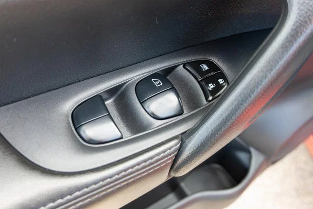 Used 2022 Red Nissan S image 17