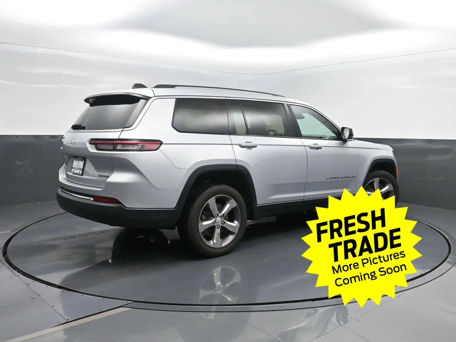 Used 2022 Silver Zynith Jeep Limited image 2