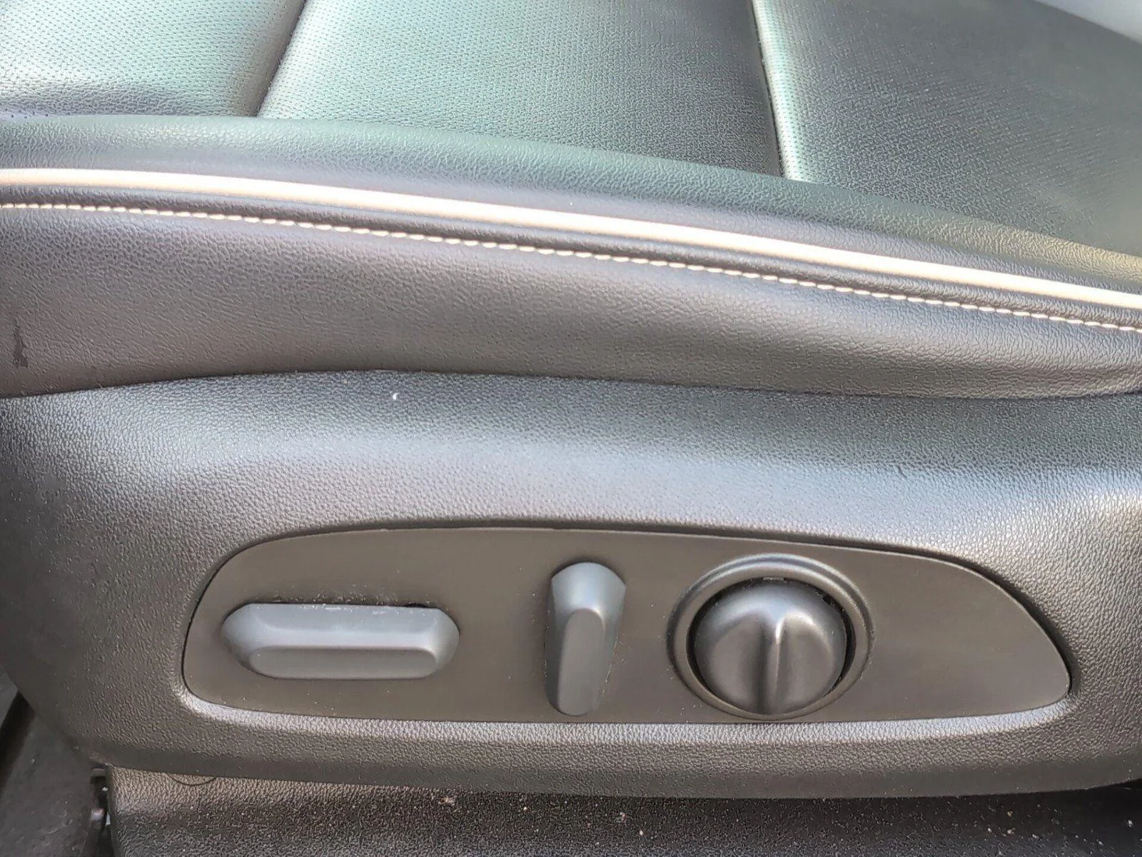 Used 2023 Sterling Gray Metallic Chevrolet Premier image 15