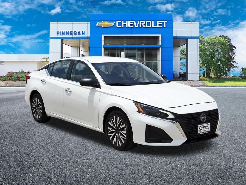 Used 2025 White Nissan 2.5 SV image 9