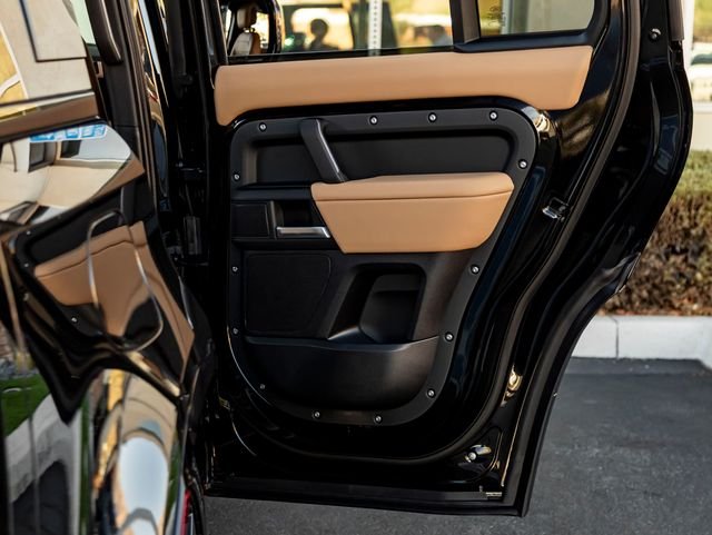 New 2026 Santorini Black Land Rover X-Dynamic SE image 31
