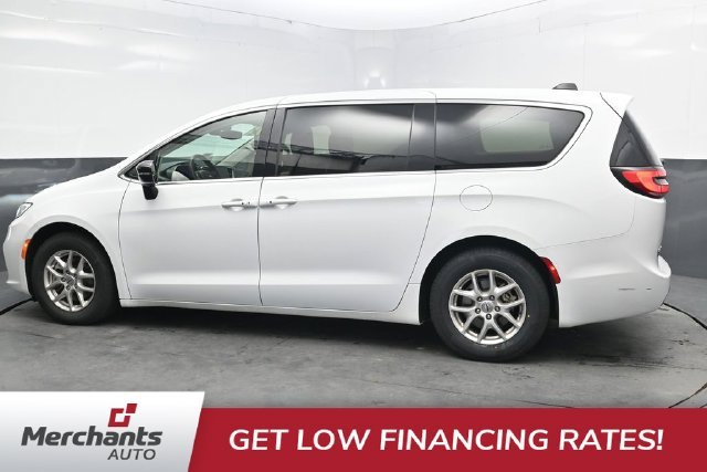 Used 2024 White Chrysler Touring L image 4