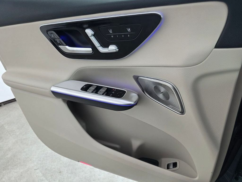 New 2027 Verde Silver Metallic Mercedes-Benz GLC 300 image 16