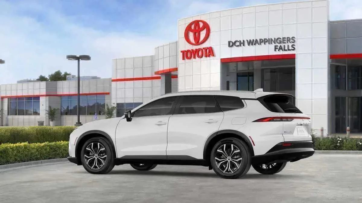 New 2026 Oxygen White <sup>1</sup> Toyota  XLE image 15
