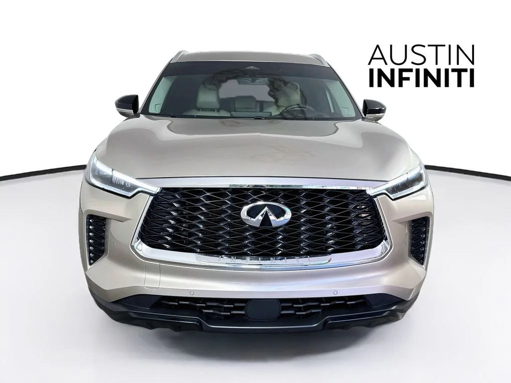 Certified Used 2024 Silver INFINITI LUXE image 4