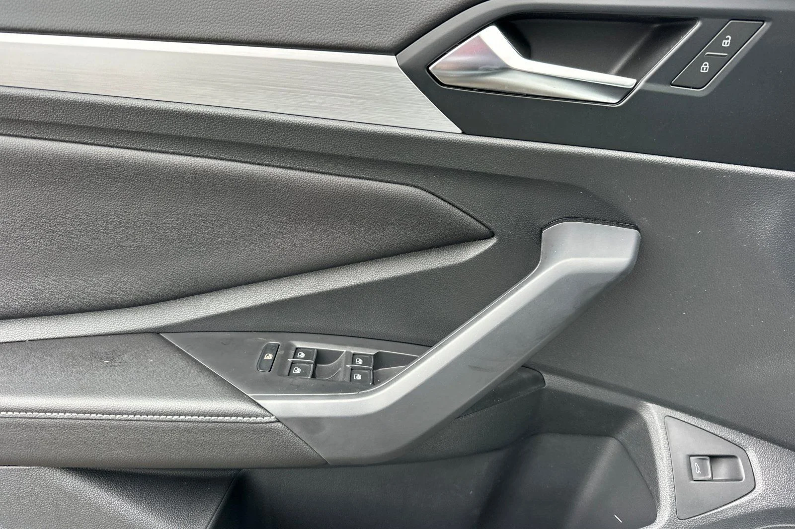New 2026 White Volkswagen 1.5T S image 10