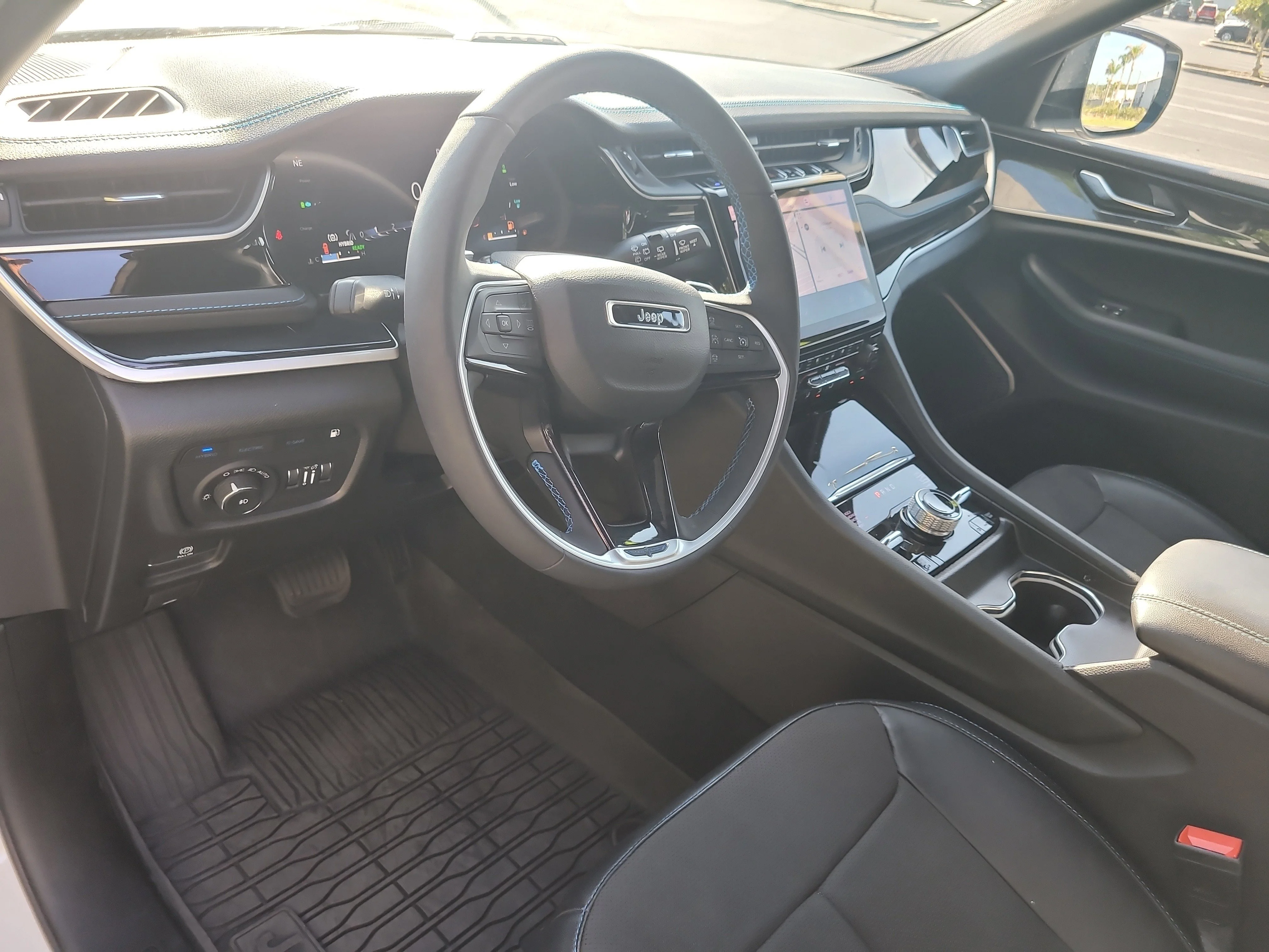 Used 2024 Bright White Clearcoat Jeep Trailhawk image 19