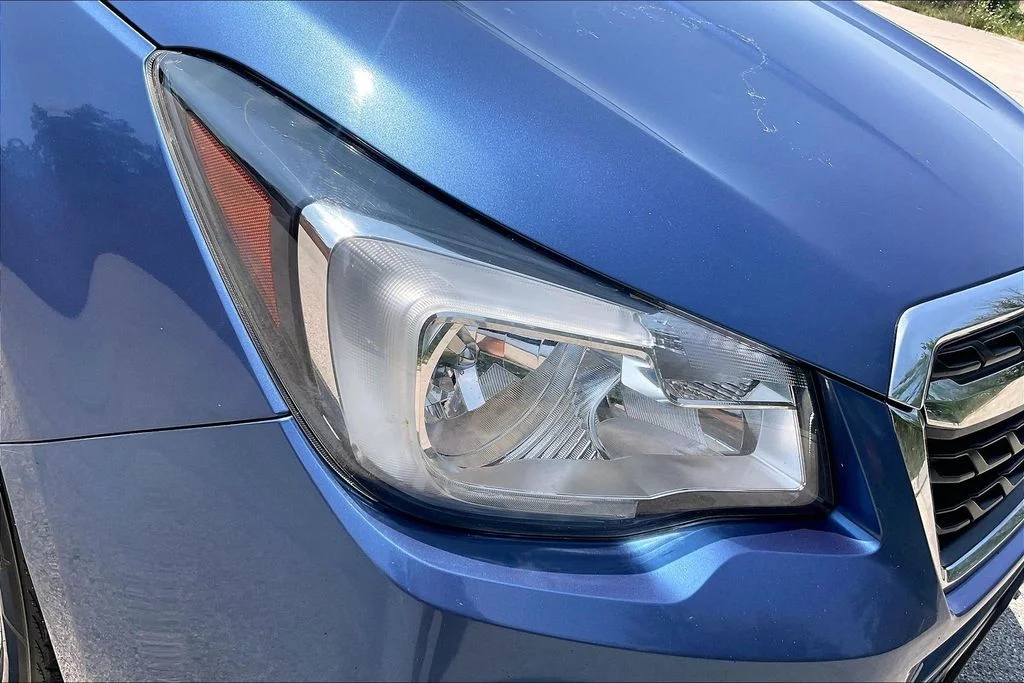 Used 2018 Blue Subaru 2.5i Premium image 28