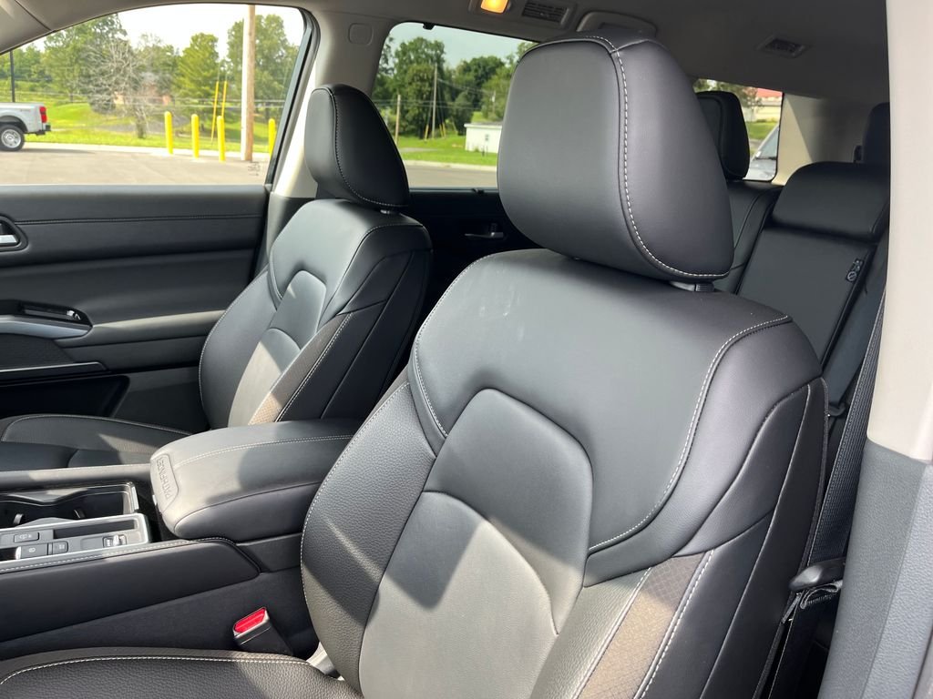 Used 2025 Black Nissan SL image 12