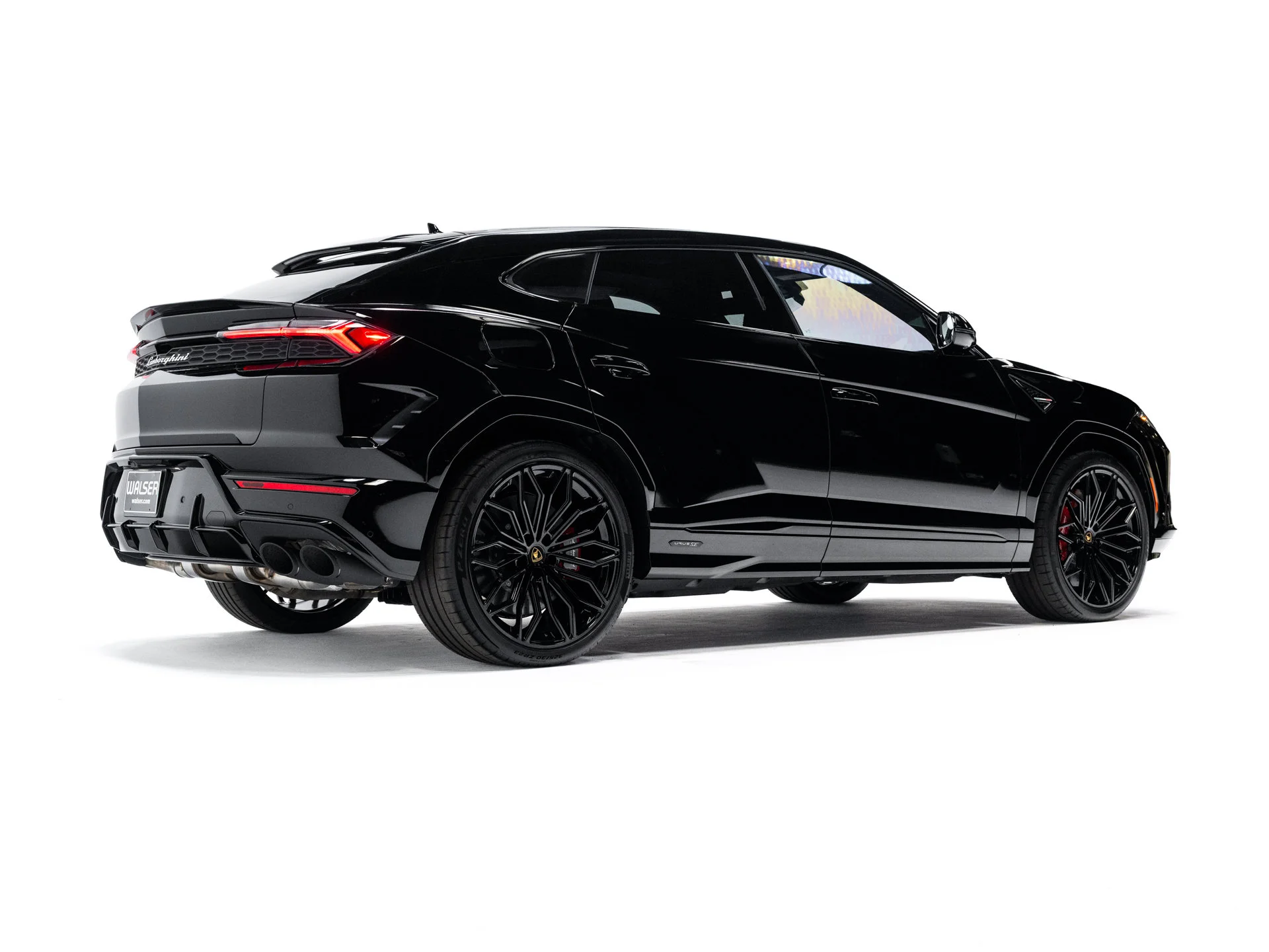 Used 2025 Nero Noctis Metallic Lamborghini SE image 5