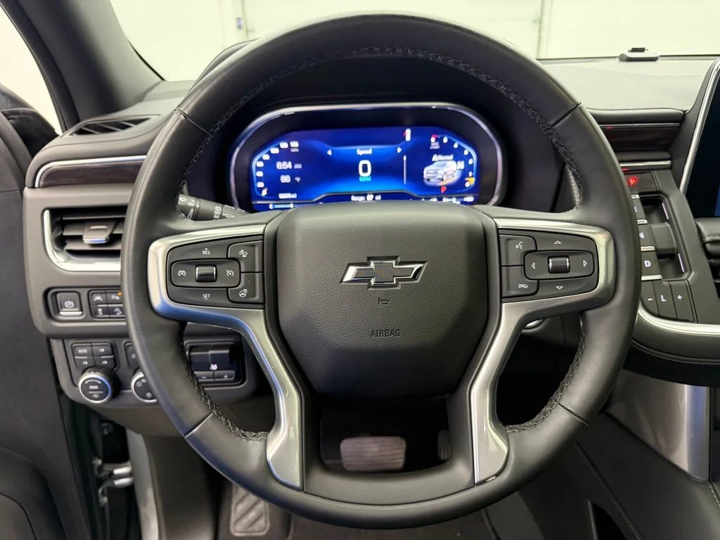 Used 2023 Gray Chevrolet Z71 image 21